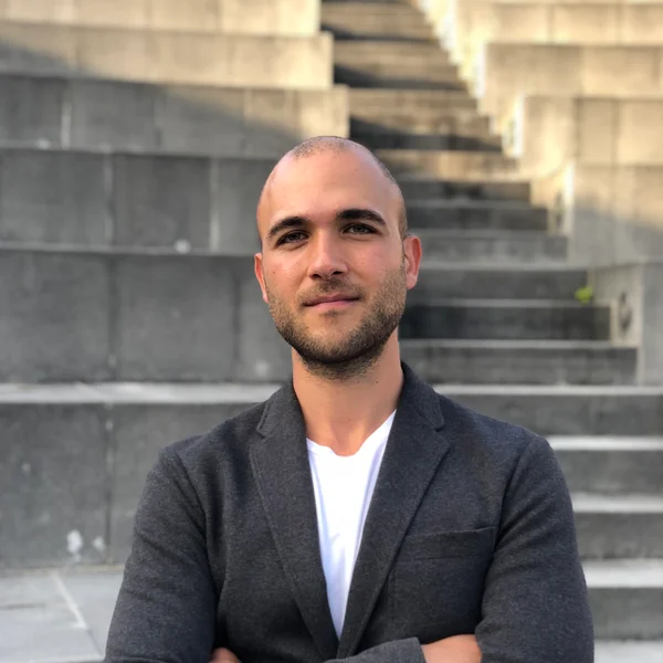 Simon Sakhai